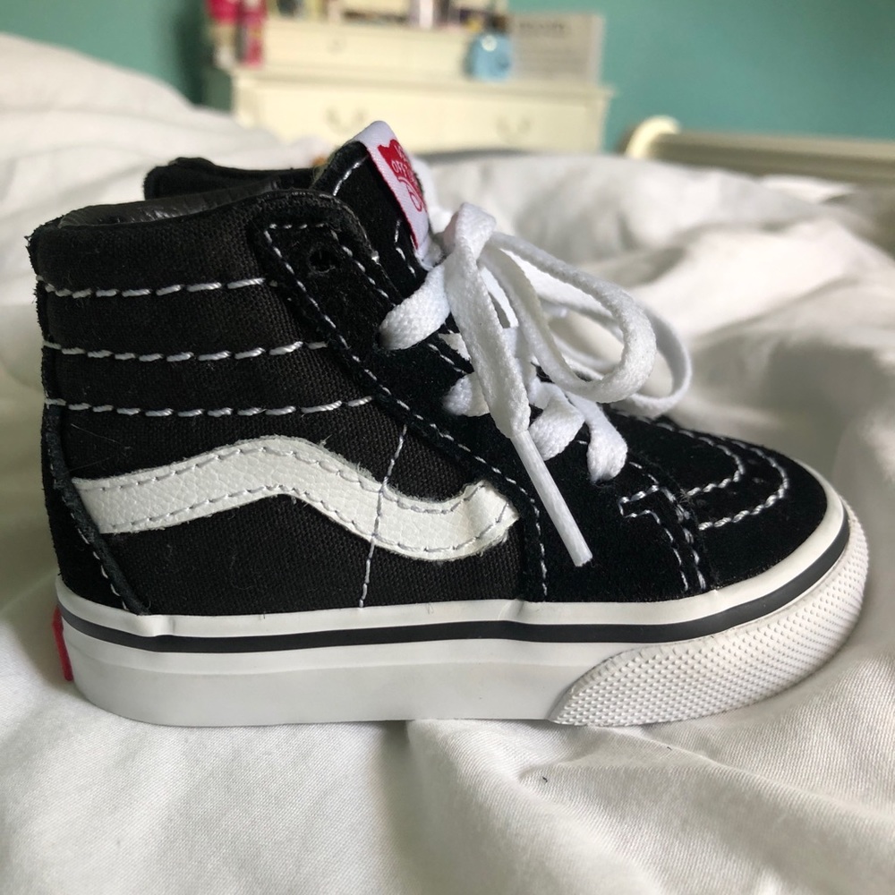 Toddler SIZE 4 black VANS (NEVER WORN) !!